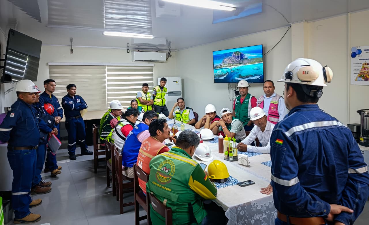 YPFB y mototaxistas de Santa Cruz acuerdan agilizar resarcimiento por gasolina desestabilizada