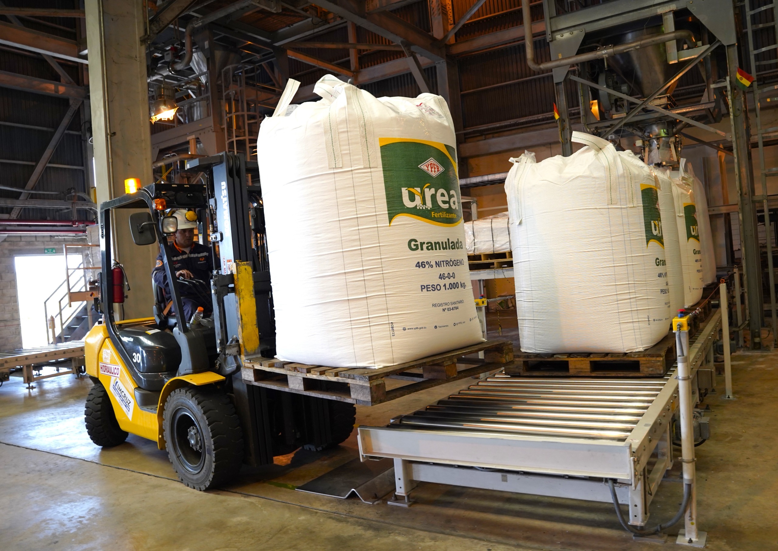 YPFB factura 76% más que el 2025 por la venta de urea en el primer trimestre 