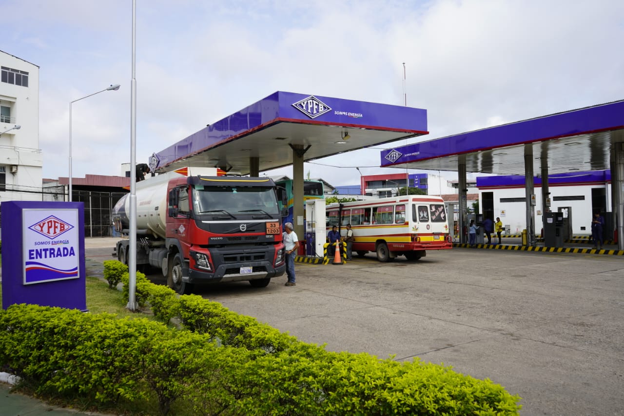 YPFB y Asosur coordinan acciones para regularizar el abastecimiento de diésel