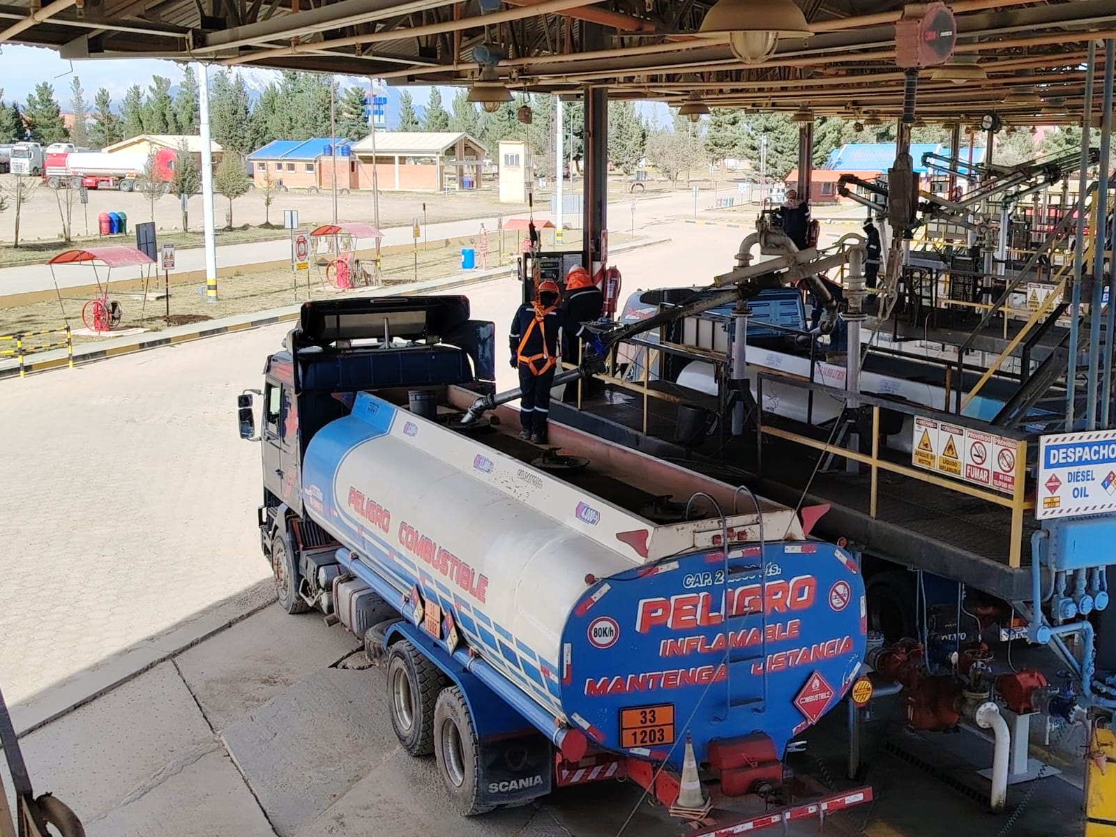 YPFB prevé despachar más de 1,1 millones de litros de combustibles y 35.000 garrafas de GLP para El Alto y La Paz