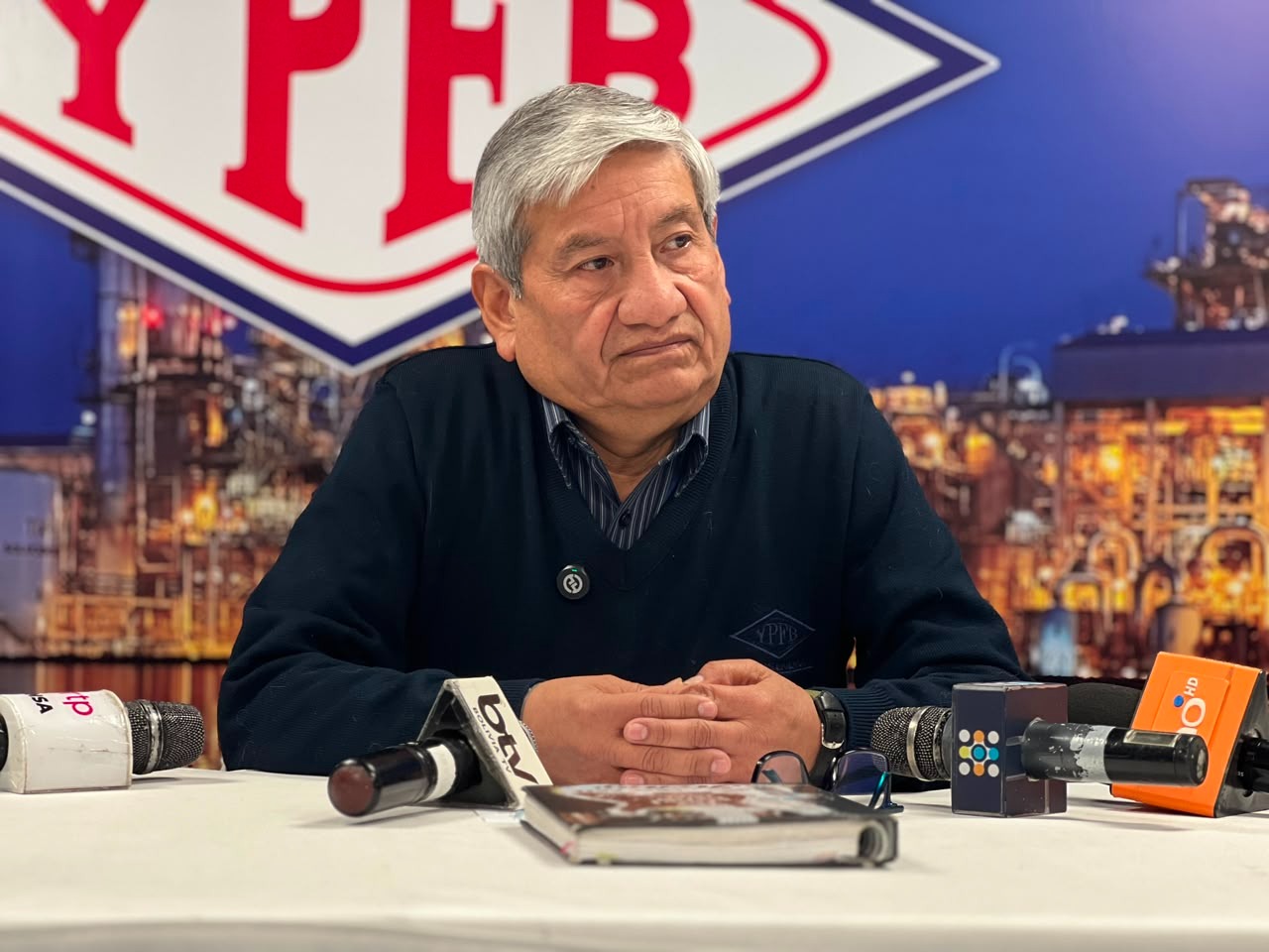 YPFB intensifica logística y envía 800.000 litros de Gasolina Especial a surtidores de La Paz y El Alto