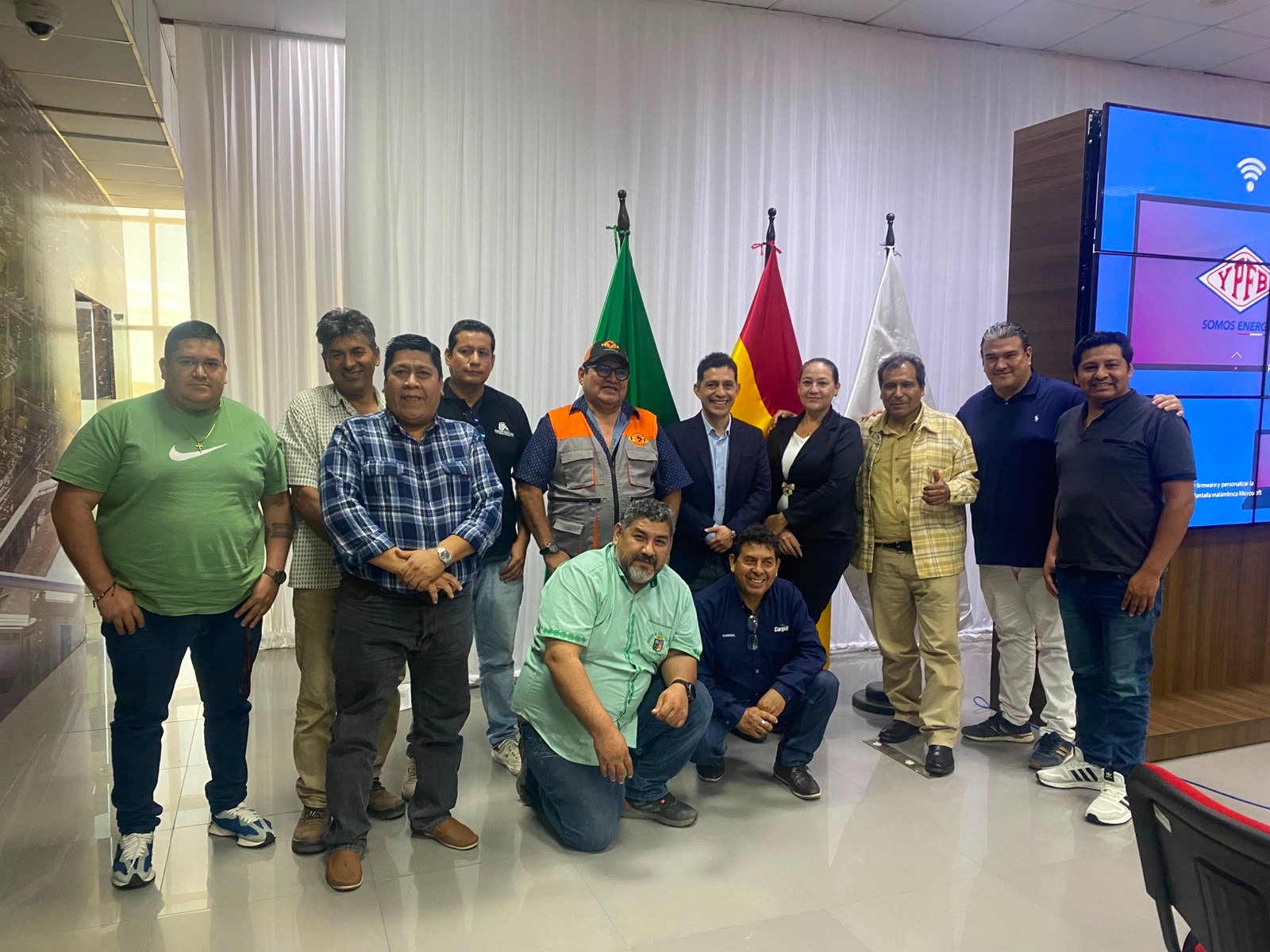 YPFB y sectores del transporte, ferroviario y construcción establecen agenda conjunta para verificar la calidad de los combustibles