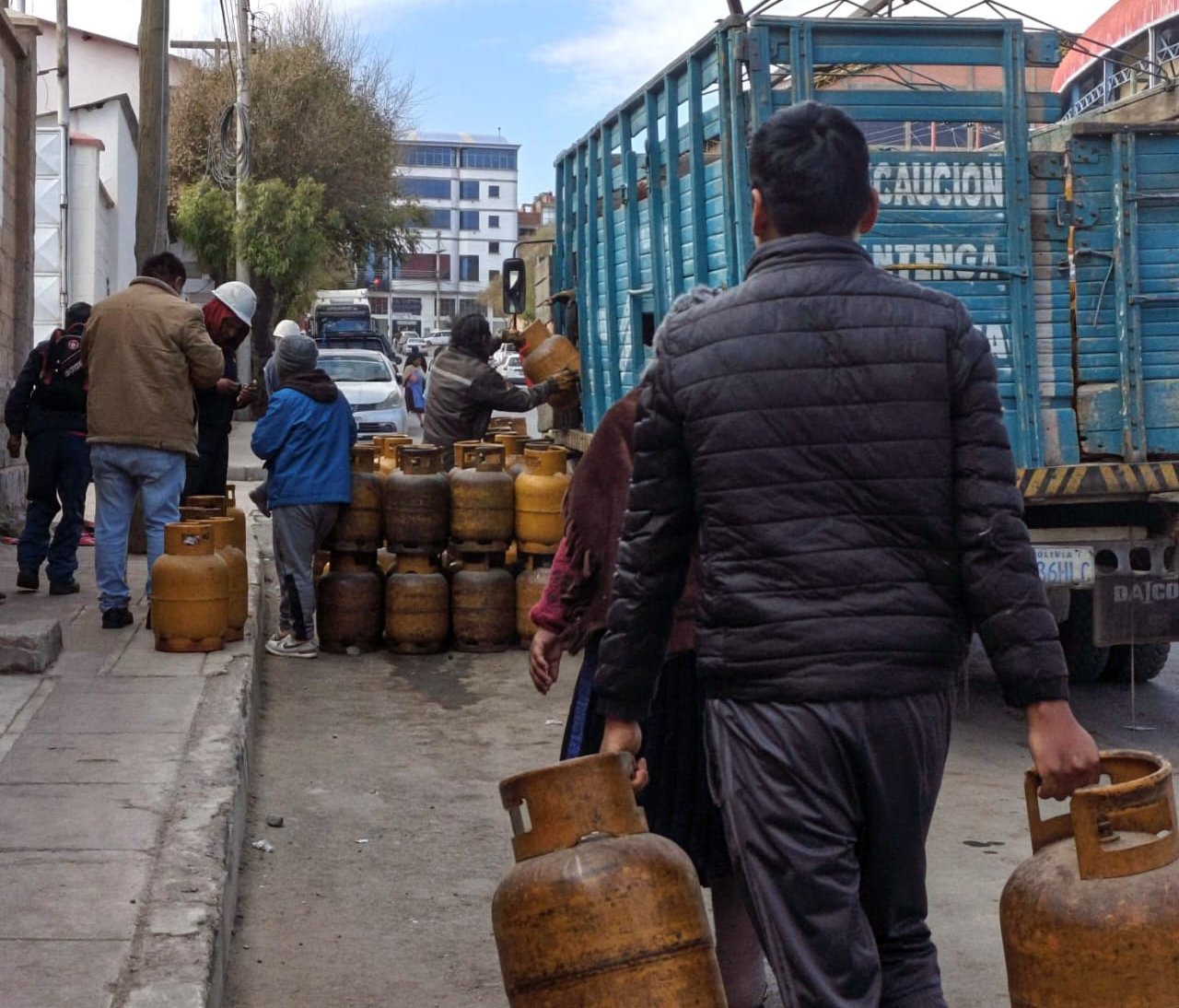 Plan “Chiri” de YPFB eleva a 7.500 garrafas diarias la producción de GLP para atender la demanda en Potosí