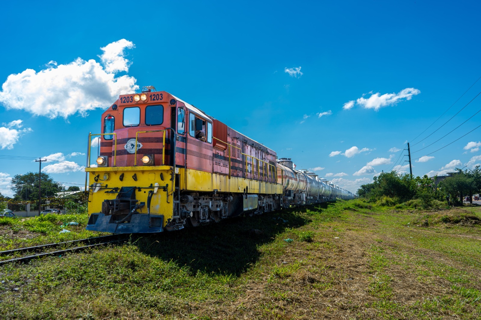 YPFB reactiva el transporte ferroviario para fortalecer el abastecimiento de carburantes en el oriente del país