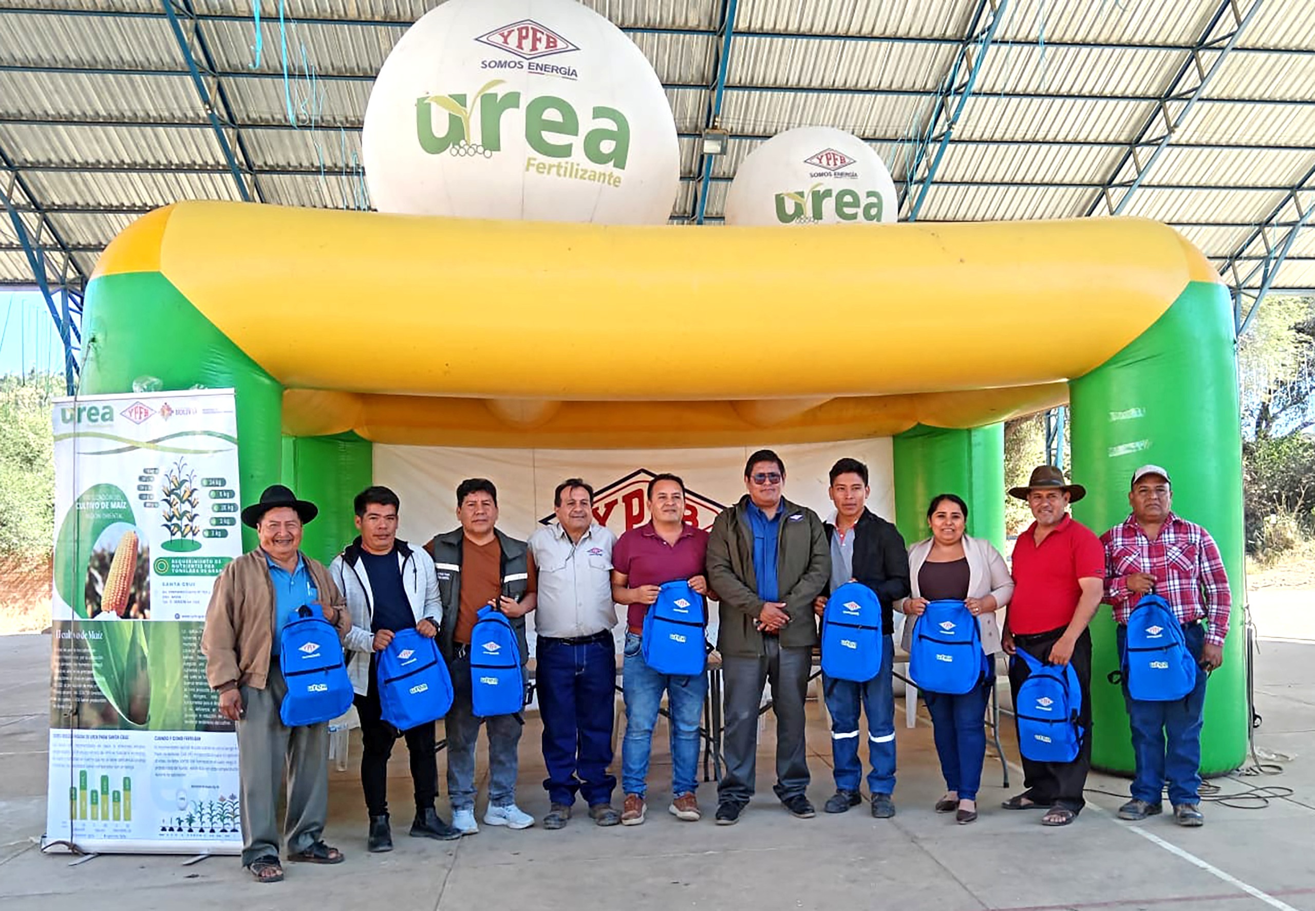 YPFB entrega 1.080 bolsas de urea granulada a productores agrícolas de Omereque