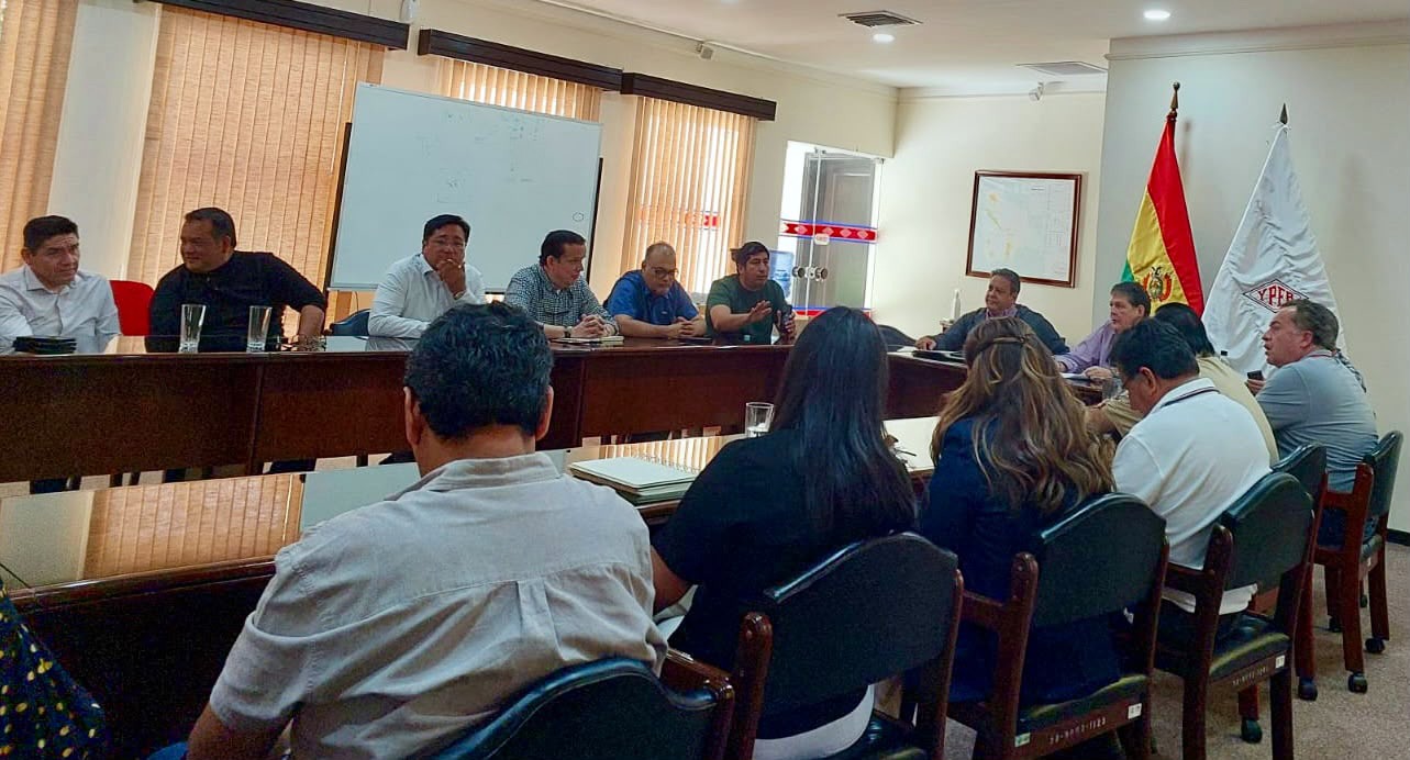 YPFB y cisterneros acuerdan mesas de trabajo y suspenden paro nacional