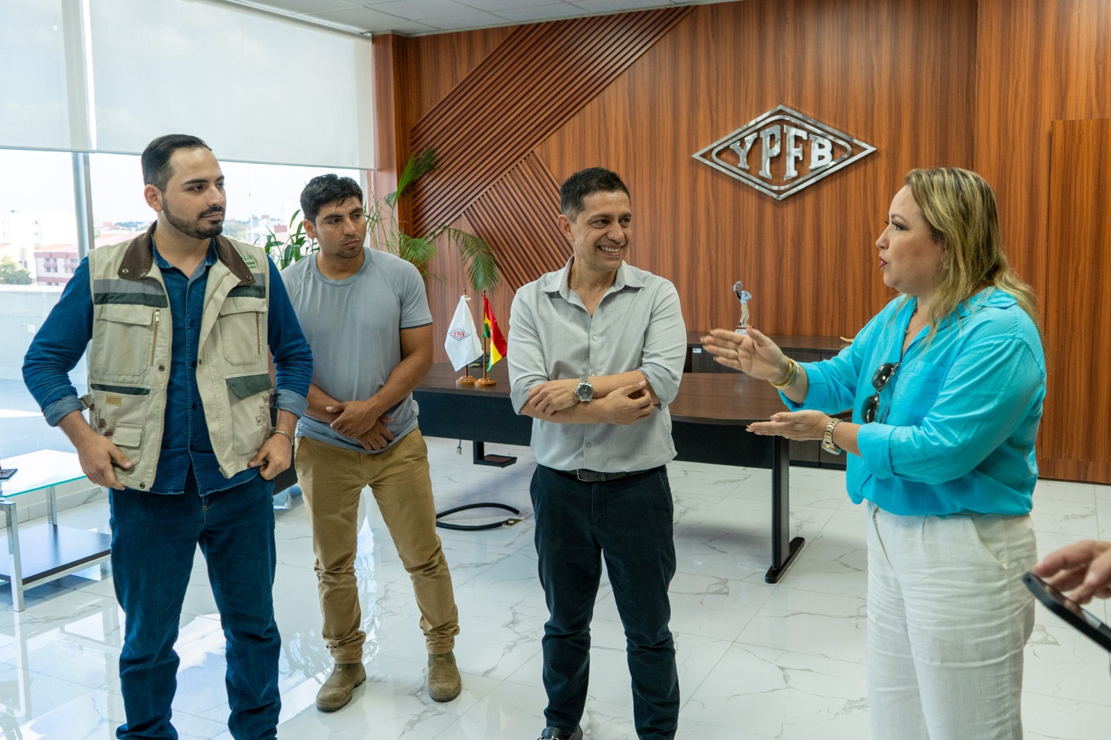 YPFB acuerda con productores de Cuatro Cañadas un plan de abastecimiento para garantizar diésel durante la cosecha
