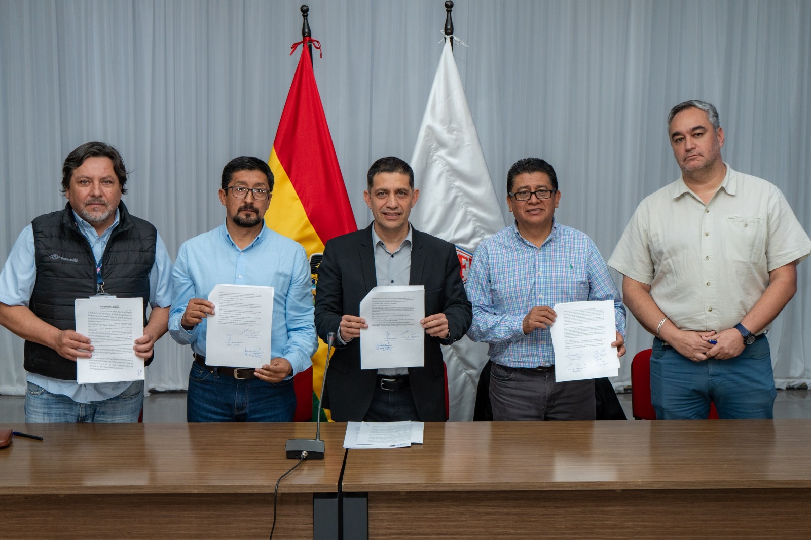 YPFB y la Cámara Boliviana de Transporte de Derivados del Petróleo (Campetrol) acuerdan garantizar el traslado nacional de combustibles