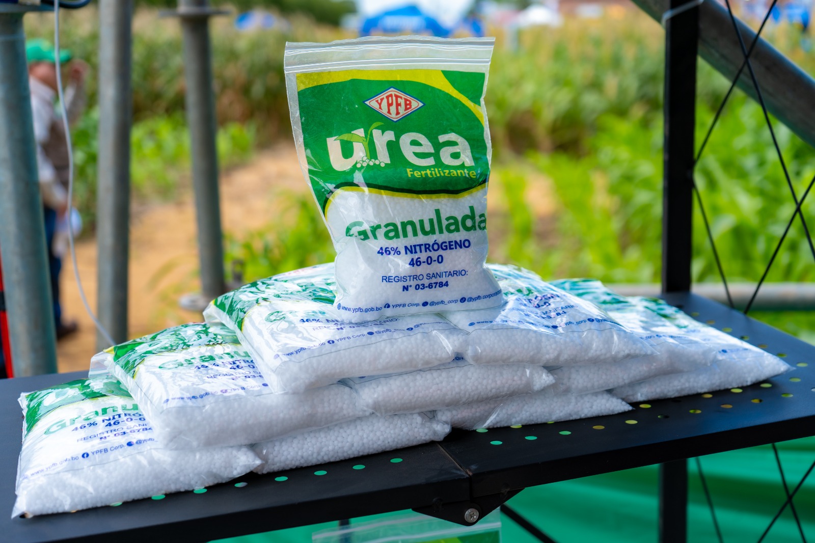 YPFB acerca la urea granulada a los productores en Agro Vidas 2026