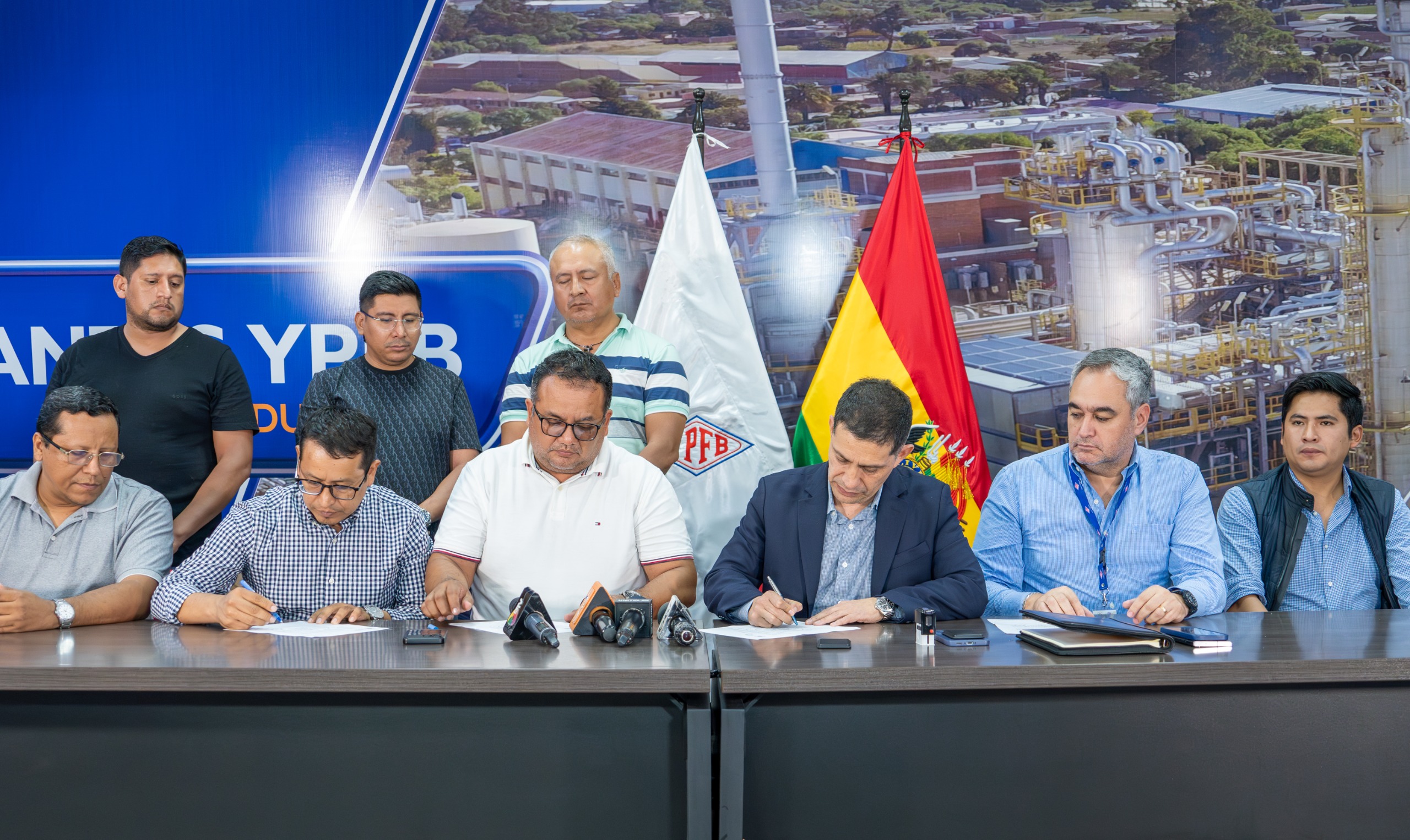YPFB y el transporte de GLP acuerdan reanudar la distribución mientras se estudian las tarifas de flete