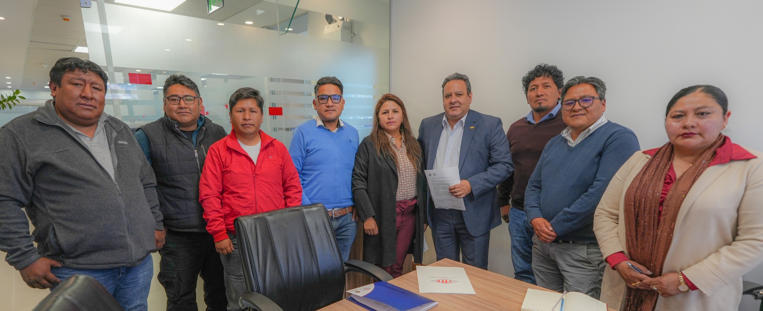 YPFB y sector cisternero acuerdan mecanismo de ajuste de fletes que garantiza el abastecimiento de combustibles